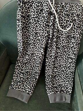 Leopard Print Jogger Lounge Pants - Black & White